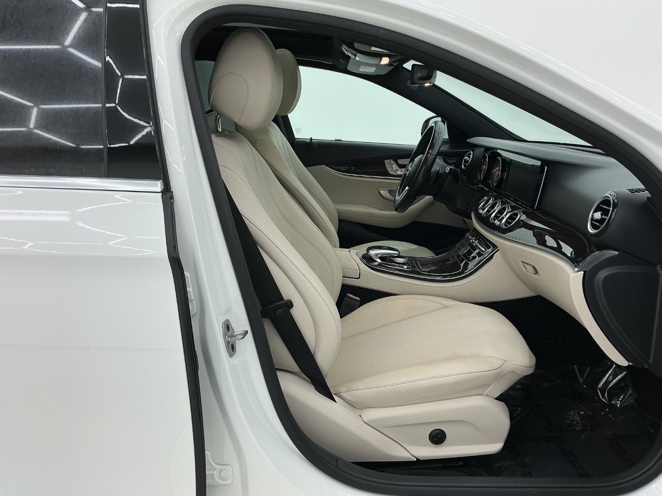 Used 2019 Mercedes-Benz E 300 w/ Premium 1 Package image 15