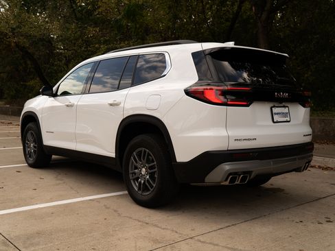 Used 2025 GMC Acadia Elevation image 7
