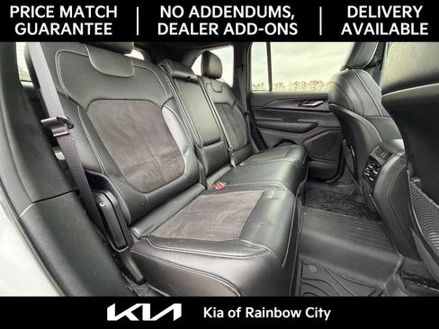 Used 2023 Jeep Grand Cherokee Altitude image 17