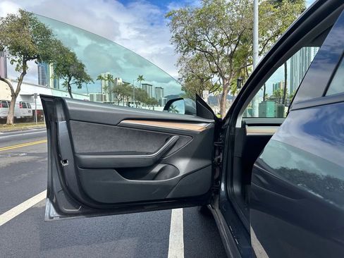 Used 2021 Tesla Model 3 Performance image 13