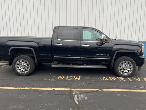 Used 2015 GMC Sierra 2500 Denali w/ Duramax Plus Package AWD/4WD image 2