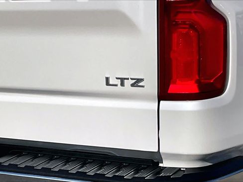 Used 2022 Chevrolet Silverado 1500 LTZ AWD/4WD image 27