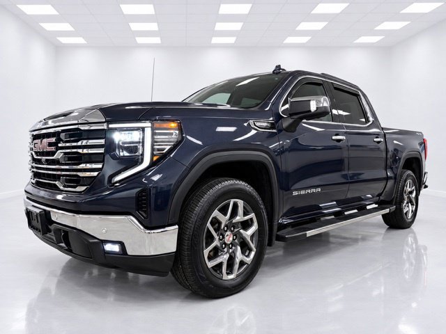 Used 2023 GMC Sierra 1500 SLT w/ SLT Premium Plus Package AWD/4WD image 4