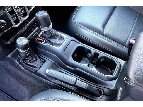 Used 2023 Jeep Wrangler Unlimited Sahara w/ Cold Weather Group AWD/4WD image 28