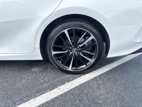 Used 2020 Toyota Camry LE FWD image 11