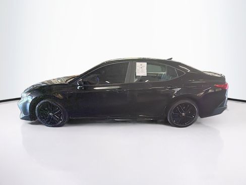 Used 2025 Toyota Camry SE FWD image 4