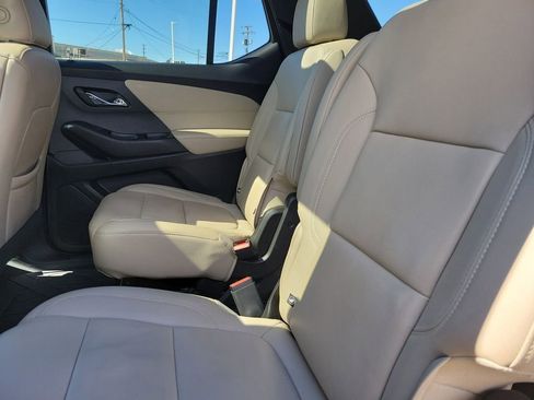 Used 2023 Chevrolet Traverse LT w/ LT Premium Package image 12