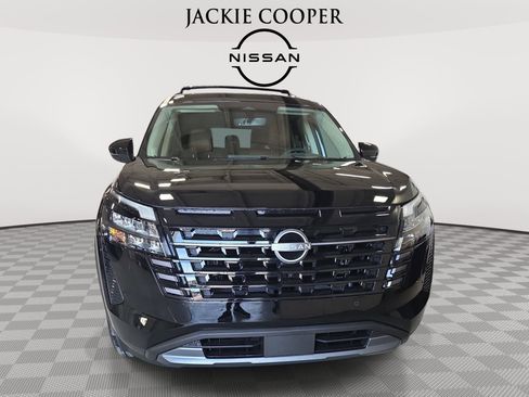 New 2026 Nissan Pathfinder Platinum FWD image 2