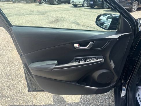 Used 2023 Hyundai Kona Limited AWD/4WD image 11