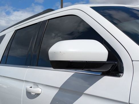 Used 2020 Ford Expedition XLT image 12