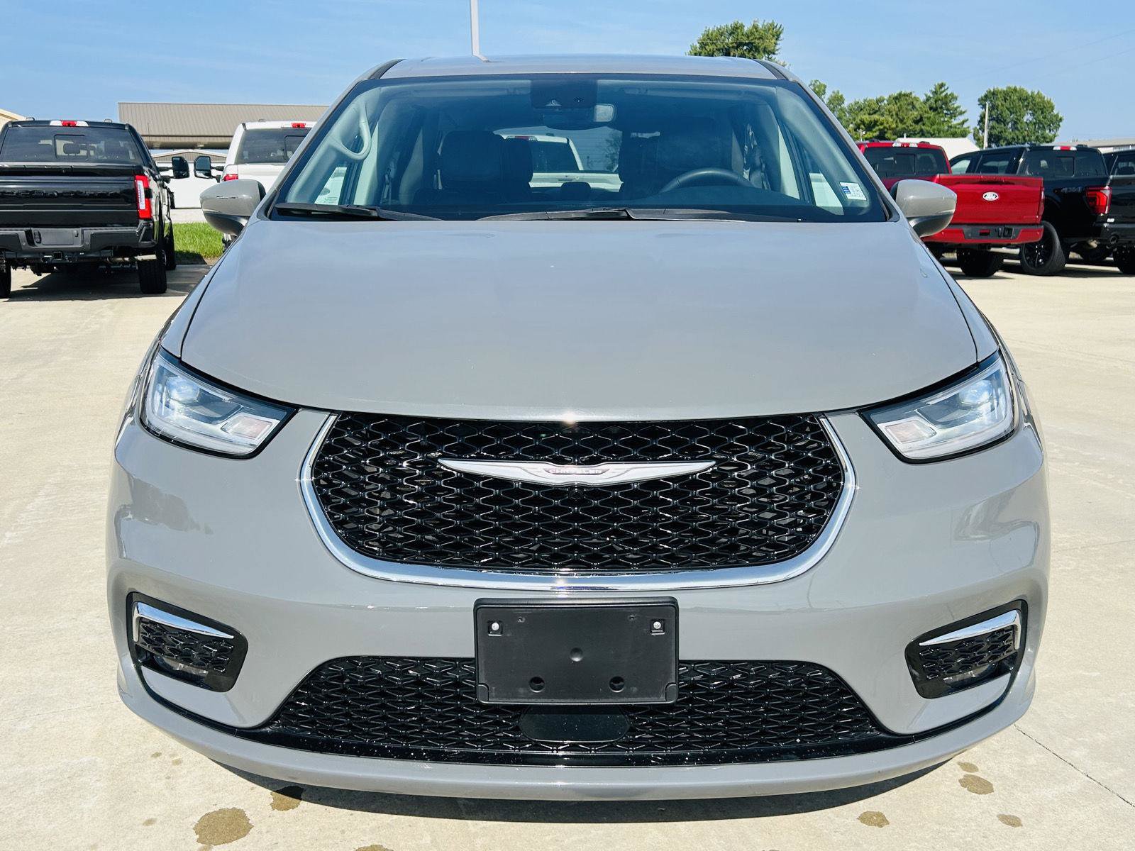 Used 2023 Chrysler Pacifica Touring-L FWD image 33