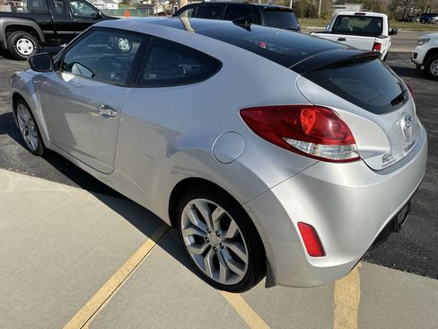Used 2013 Hyundai Veloster w/ Style Pkg image 10