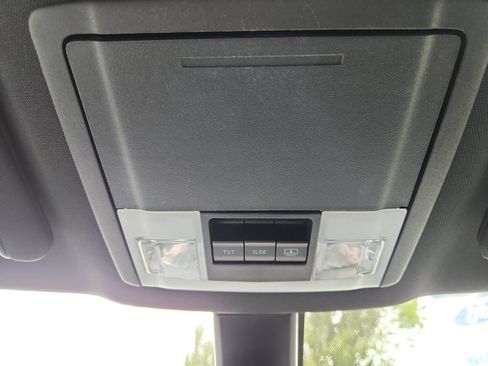 Used 2018 Ford Explorer XLT w/ Equipment Group 202A AWD/4WD image 50