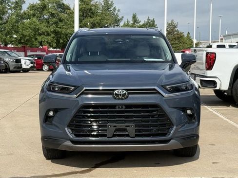 Used 2024 Toyota Grand Highlander FWD image 7