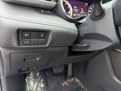 Used 2023 Toyota Highlander L image 19