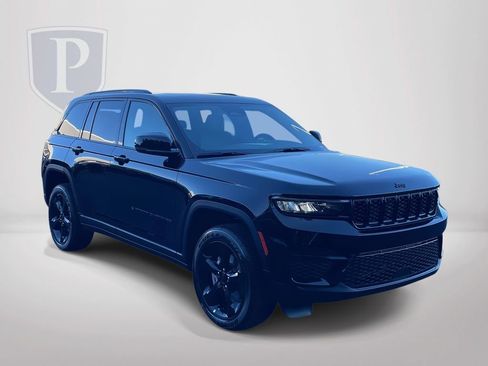 New 2025 Jeep Grand Cherokee Altitude image 1