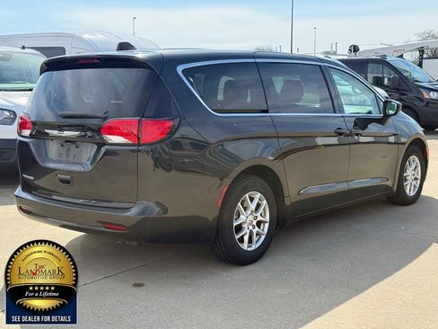 Used 2023 Chrysler Voyager LX image 5