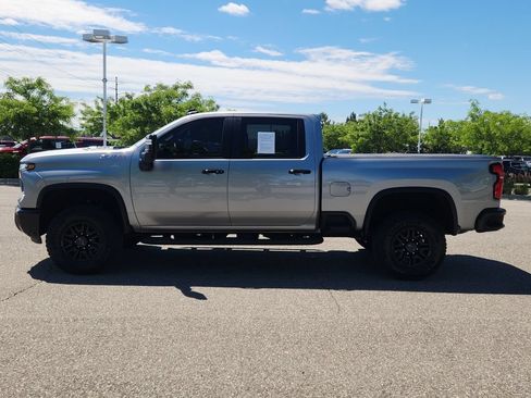 Used 2025 Chevrolet Silverado 2500 ZR2 w/ Technology Package AWD/4WD image 39