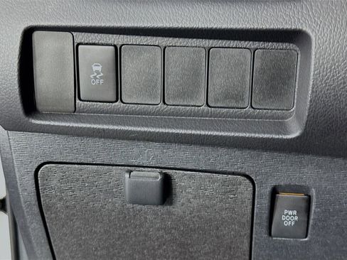 Used 2018 Toyota Sienna SE w/ SE Preferred Package image 14