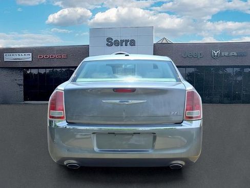 Used 2011 Chrysler 300 Limited w/ Luxury Group RWD image 5