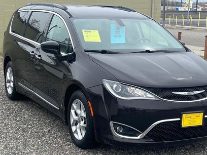 Used 2017 Chrysler Pacifica Touring-L w/ Tire & Wheel Group