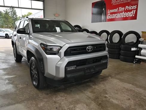 Used 2025 Toyota 4Runner SR5 AWD/4WD image 3