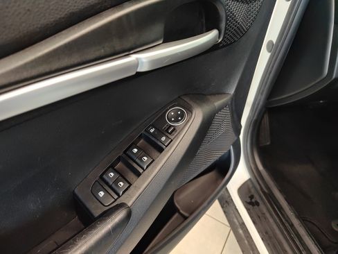 Used 2024 Kia Seltos LX AWD/4WD image 9