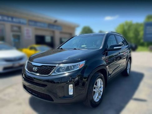 Used 2015 Kia Sorento LX image 2