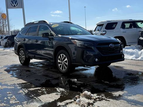 Certified 2025 Subaru Outback Premium w/ Popular Package #1A image 3