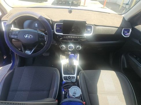Used 2024 Hyundai Venue Limited FWD image 7