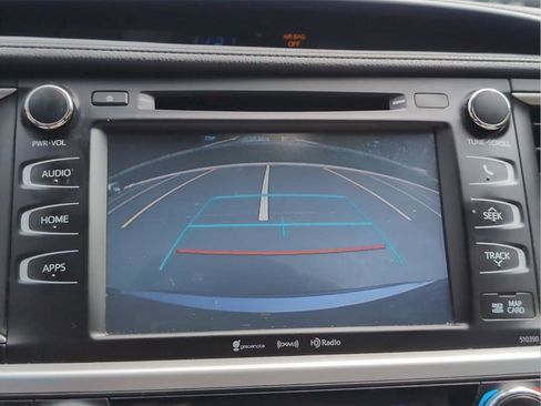 Used 2019 Toyota Highlander XLE image 21