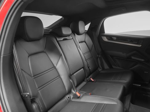 Certified 2024 Porsche Cayenne Coupe AWD/4WD image 22
