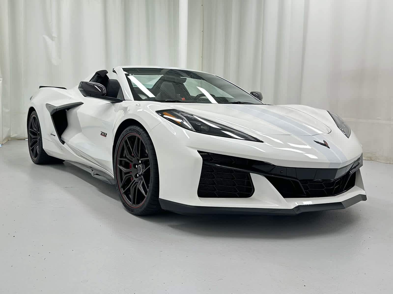 Used 2023 Chevrolet Corvette Z06 RWD image 2