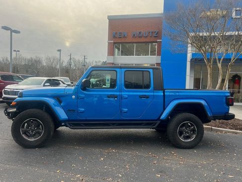 Used 2021 Jeep Gladiator Sport image 2