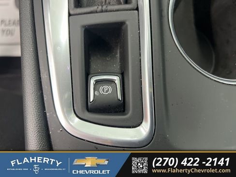 Used 2020 Chevrolet Equinox LT image 32