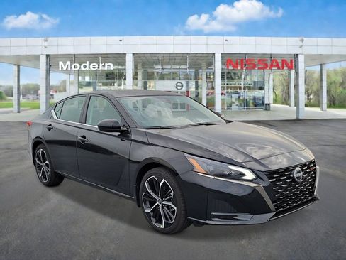 New 2026 Nissan Altima 2.5 SR FWD image 2
