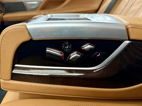 Used 2016 BMW 750i xDrive image 52