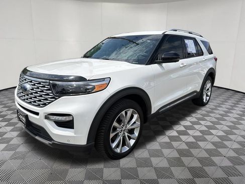 Used 2023 Ford Explorer Platinum w/ Technology Package AWD/4WD image 3