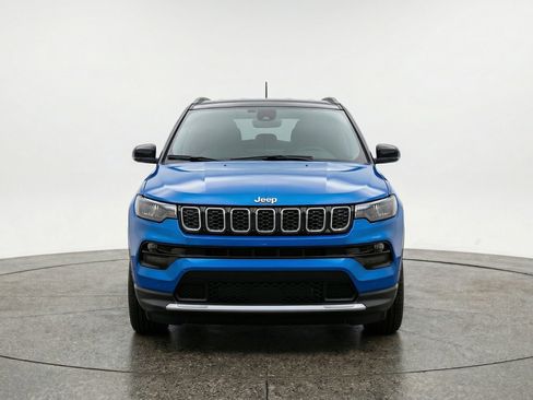 Used 2025 Jeep Compass Limited image 2