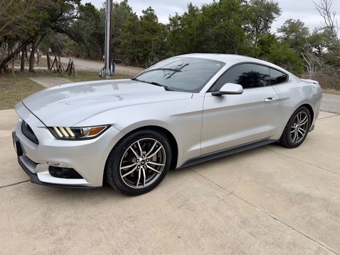 Used 2016 Ford Mustang GT RWD image 6