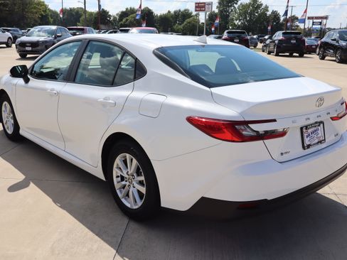 Used 2025 Toyota Camry LE FWD image 7