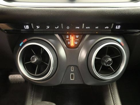 Used 2020 Chevrolet Blazer LT AWD/4WD image 17