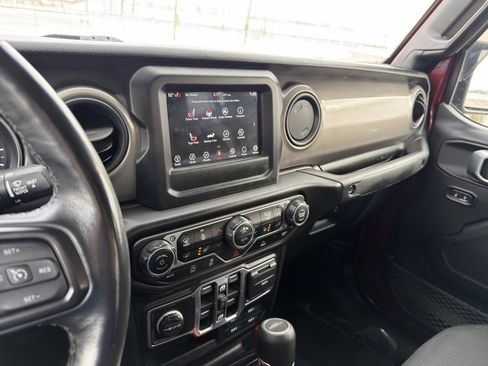 Used 2021 Jeep Gladiator Willys image 46