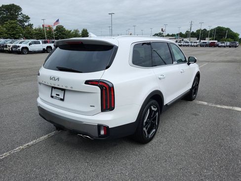 Used 2025 Kia Telluride EX w/ EX Captain's Chair Package AWD/4WD image 3