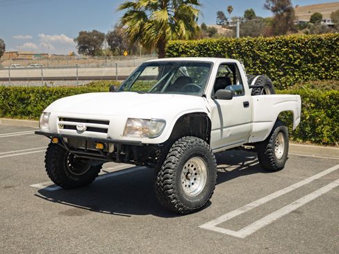 Used 1989 Toyota Pickup 2WD Regular Cab image 1
