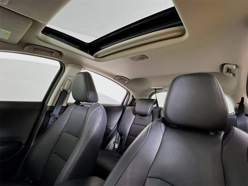 Used 2019 Honda HR-V Touring image 14