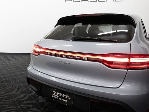 Certified 2025 Porsche Macan AWD/4WD image 11