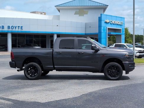 Used 2025 RAM 2500 Laramie AWD/4WD image 2