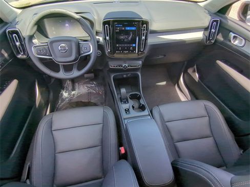 New 2025 Volvo XC40 B5 Core w/ Protection Package Premier image 17