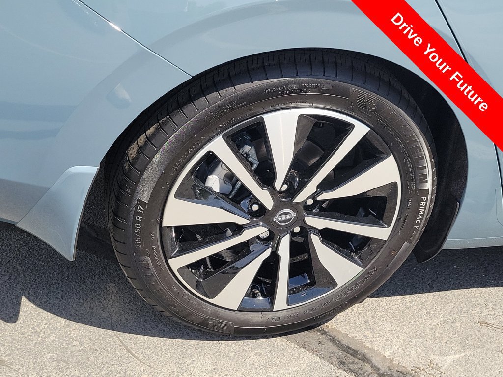Used 2025 Nissan Sentra SV w/ SV Premium Package FWD image 31